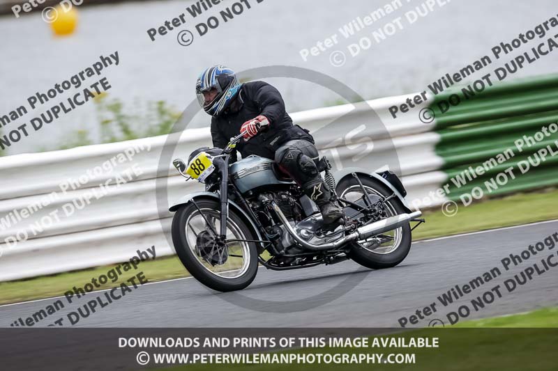 Vintage motorcycle club;eventdigitalimages;mallory park;mallory park trackday photographs;no limits trackdays;peter wileman photography;trackday digital images;trackday photos;vmcc festival 1000 bikes photographs